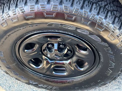 Used 2012 Nissan Frontier S RWD image 10