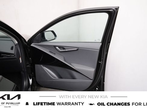 New 2026 Kia Niro EX FWD image 15