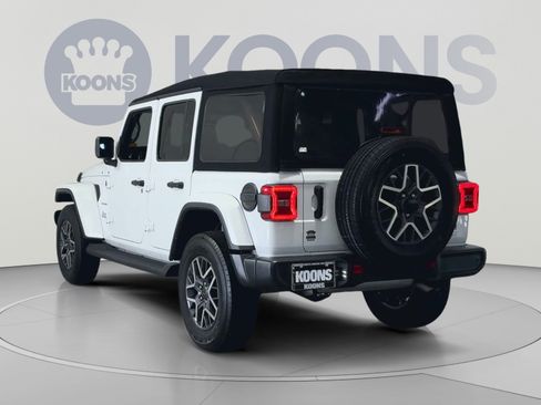 Used 2024 Jeep Wrangler Unlimited Sahara w/ Technology Group AWD/4WD image 8