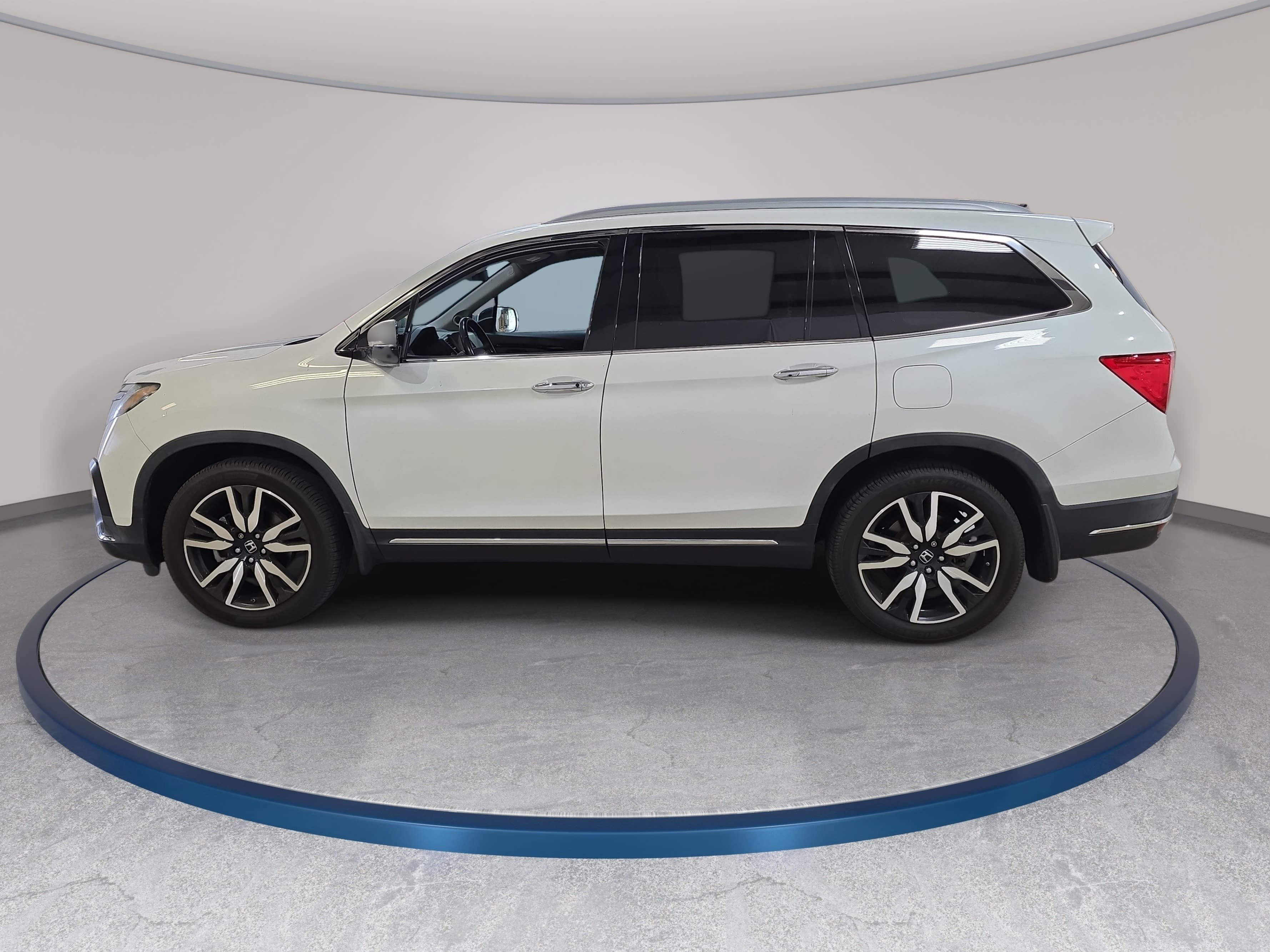 Used 2021 Honda Pilot Touring image 9
