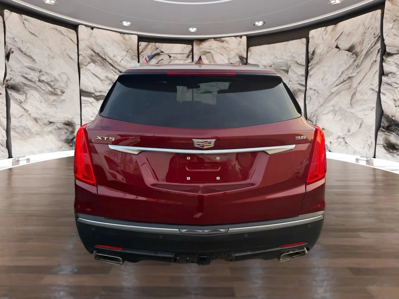 Used 2017 Cadillac XT5 Luxury w/ Driver Awareness Package FWD image 3