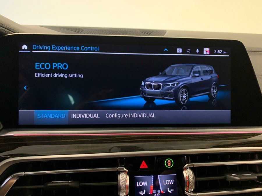 Used 2023 BMW X5 xDrive40i w/ M Sport Package AWD/4WD image 31