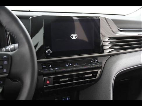 Used 2025 Toyota Camry LE w/ Convenience Package image 9