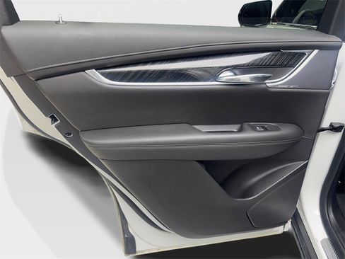 Used 2021 Cadillac XT6 Premium Luxury image 38