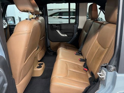 Used 2014 Jeep Wrangler Unlimited Sahara w/ Connectivity Group AWD/4WD image 21