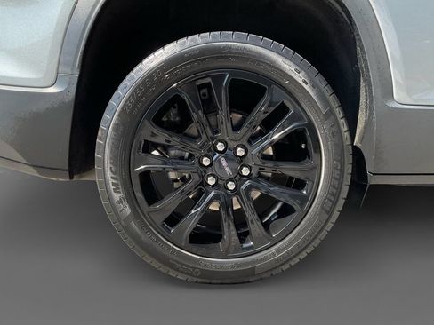 Used 2023 GMC Acadia SLE w/ Elevation Edition FWD image 10