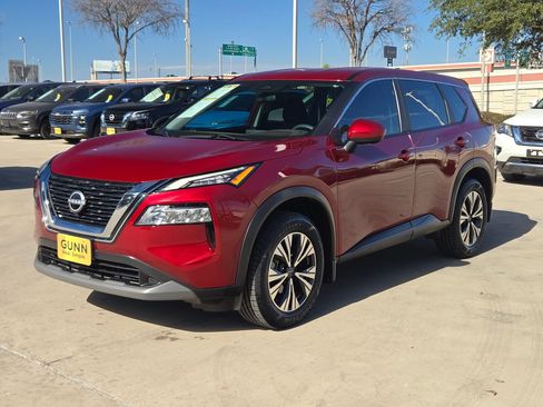 Used 2023 Nissan Rogue SV image 3
