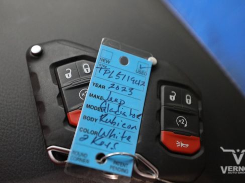 Used 2023 Jeep Gladiator Rubicon w/ LED Lighting Group AWD/4WD image 13