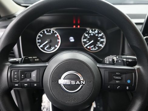 Used 2024 Nissan Rogue SV image 15