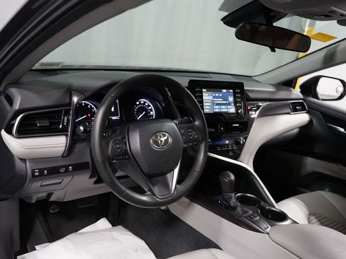 Used 2023 Toyota Camry SE image 11