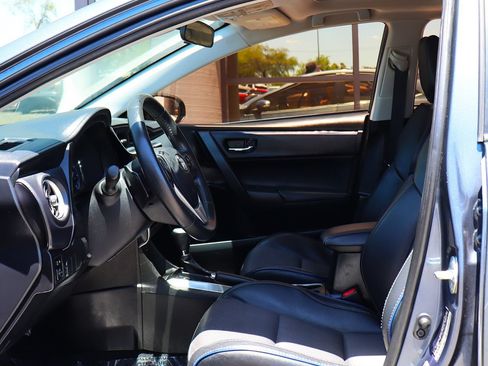 Used 2017 Toyota Corolla SE w/ SE Premium Package FWD image 37