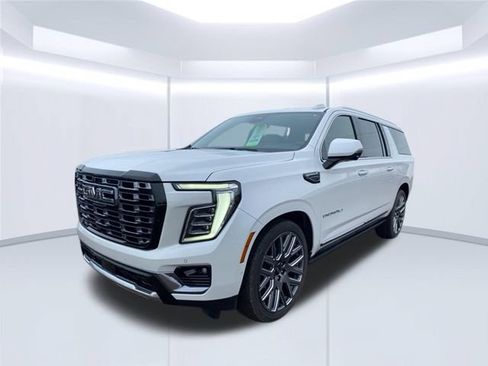 Used 2025 GMC Yukon XL Denali Ultimate w/ LPO, Floor Liner Package AWD/4WD image 14