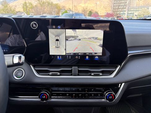 Used 2025 Chevrolet Equinox LT w/ Convenience Package II image 22