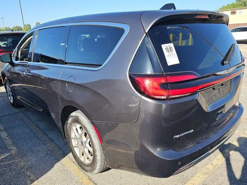 Used 2023 Chrysler Pacifica Touring-L FWD image 19