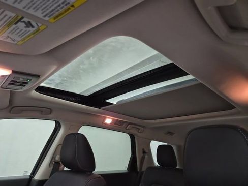 Used 2025 Nissan Pathfinder SV w/ SV Premium Package image 22