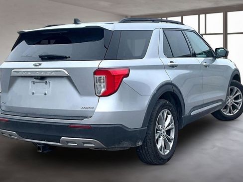 Used 2022 Ford Explorer XLT w/ Equipment Group 202A AWD/4WD image 6