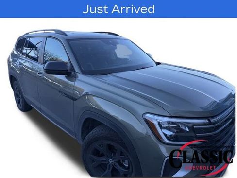 Used 2024 Volkswagen Atlas Peak Edition SEL image 17