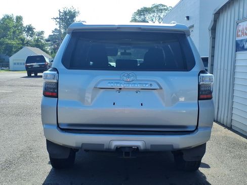 Used 2014 Toyota 4Runner SR5 AWD/4WD image 4