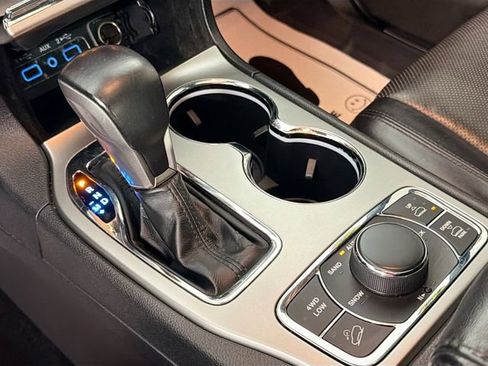 Used 2018 Jeep Grand Cherokee Overland w/ Jeep Active Safety Group image 17