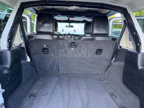 Used 2018 Jeep Wrangler Unlimited Sahara w/ LED Lighting Group AWD/4WD image 14