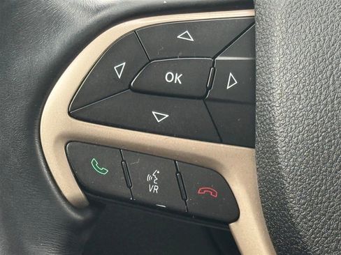 Used 2017 Jeep Grand Cherokee Laredo image 11