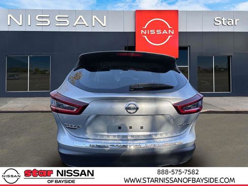 Certified 2022 Nissan Rogue Sport SV image 3