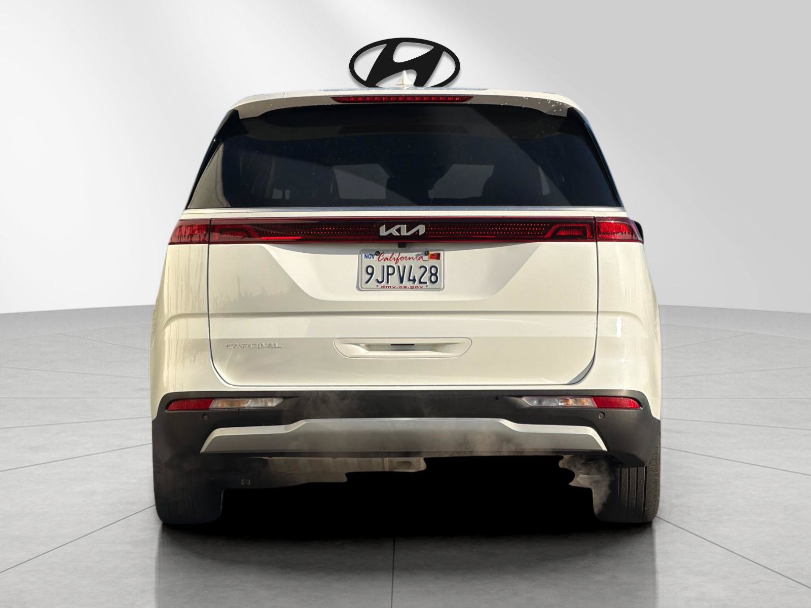 Used 2024 Kia Carnival LX FWD image 4