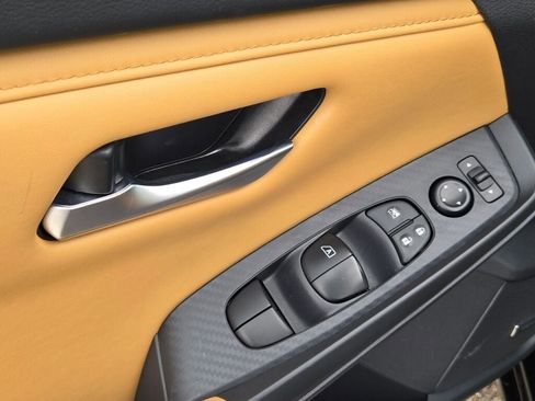 Used 2025 Nissan Sentra SV w/ SV Premium Package image 21