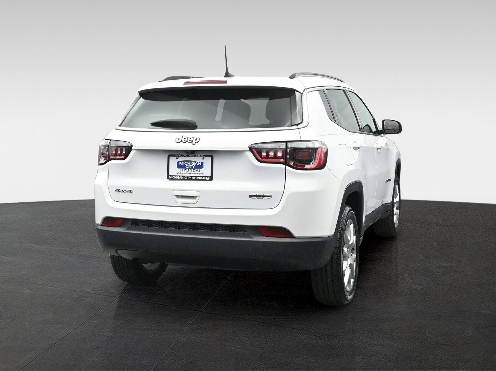 Used 2023 Jeep Compass Latitude AWD/4WD image 4