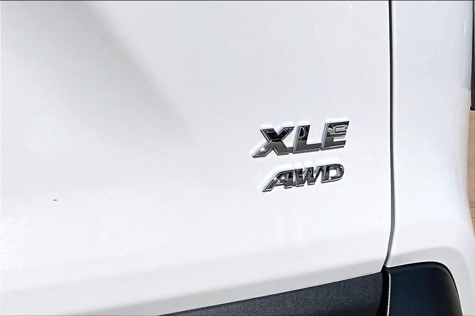 Used 2025 Toyota RAV4 XLE AWD/4WD image 10