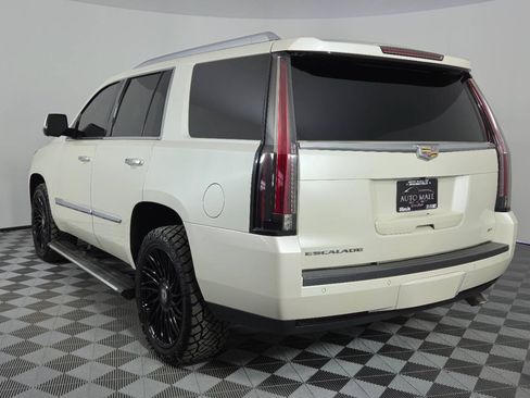 Used 2015 Cadillac Escalade Platinum AWD/4WD image 5