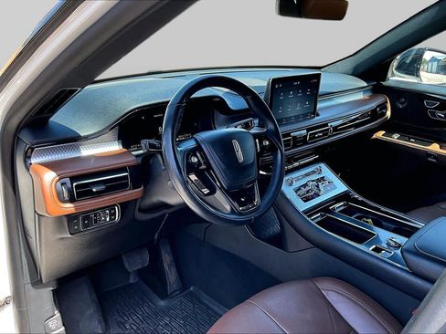 Used 2020 Lincoln Aviator Grand Touring w/ Elements Package Plus AWD/4WD image 18