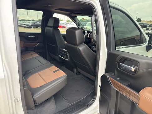Used 2022 Chevrolet Silverado 1500 High Country w/ Safety Package II AWD/4WD image 12