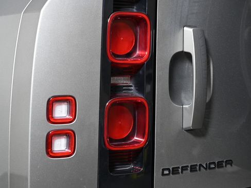 Used 2023 Land Rover Defender 110 S AWD/4WD image 9