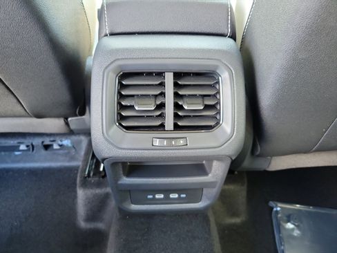 New 2026 Volkswagen Taos SE FWD image 15