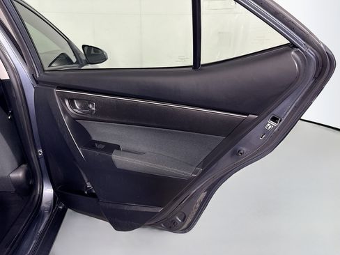 Used 2018 Toyota Corolla LE w/ Carpet Mat Package (TMS) FWD image 27