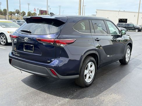 Used 2025 Toyota Highlander LE image 9