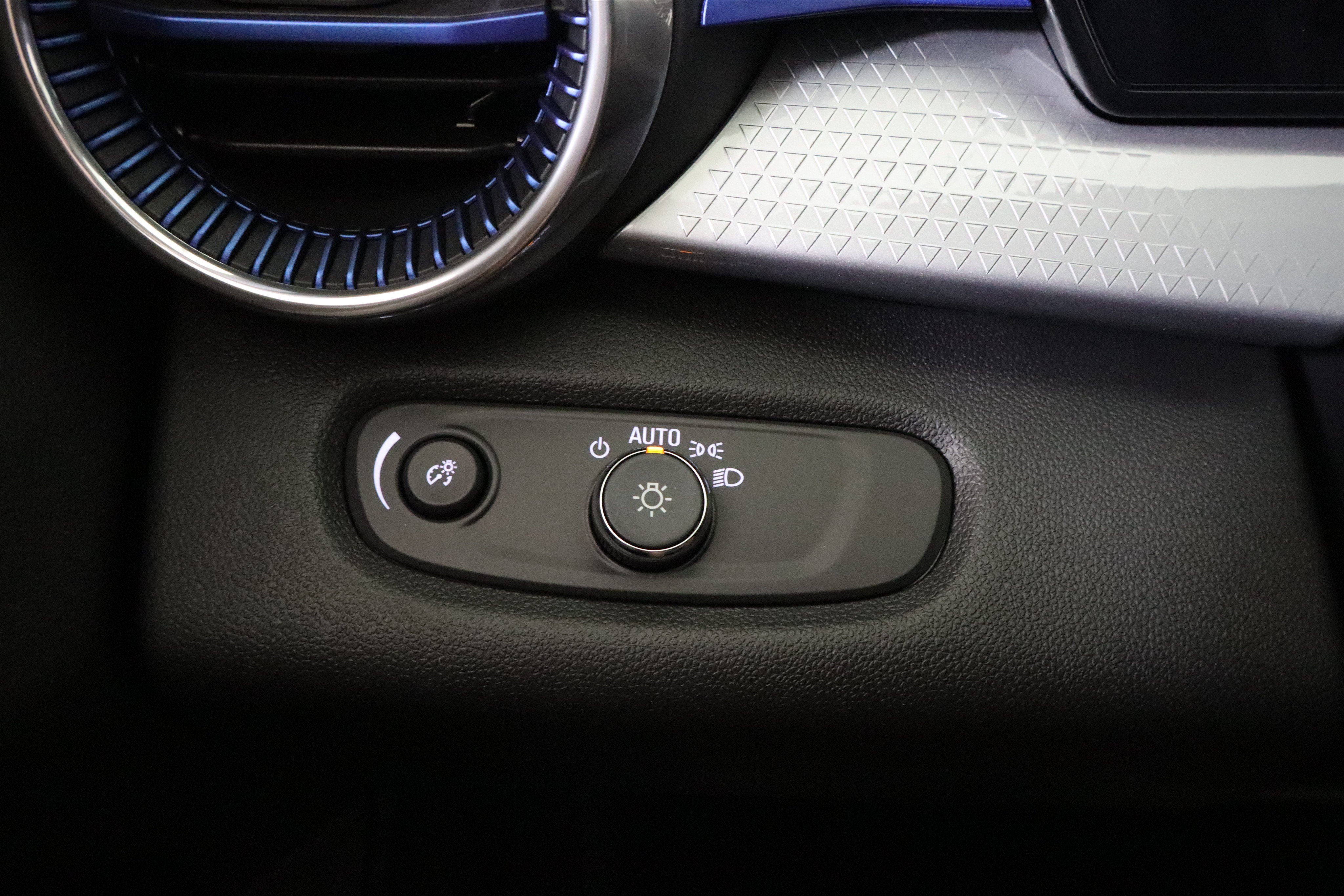 New 2026 Chevrolet Trax LT w/ Midnight Edition FWD image 34
