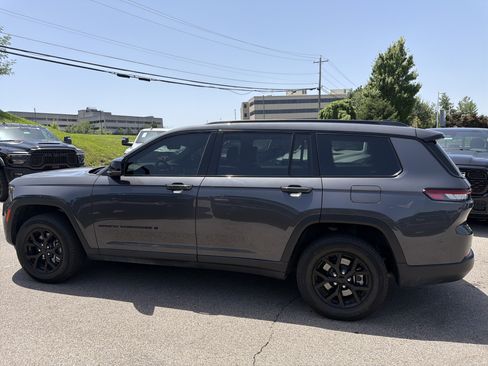 Used 2025 Jeep Grand Cherokee L Altitude AWD/4WD image 7