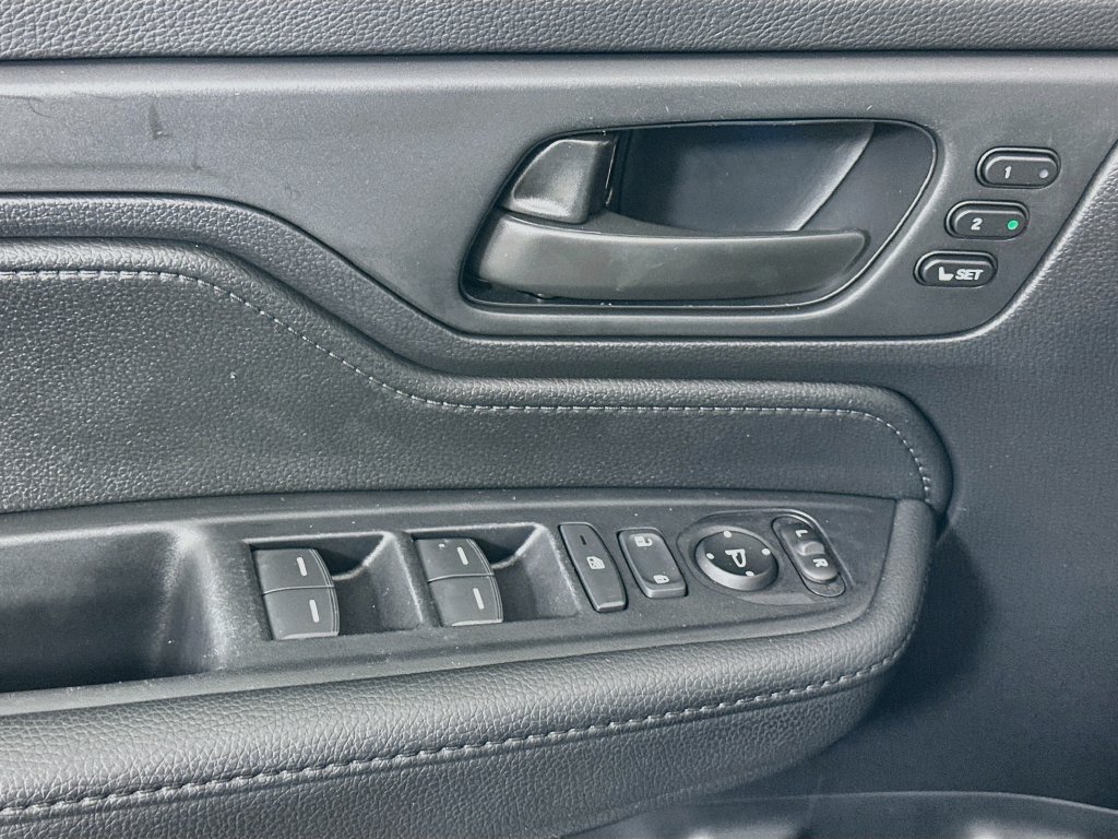 Certified 2025 Honda Odyssey EX-L image 17