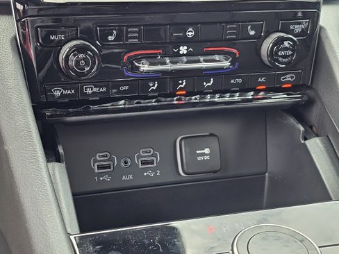 New 2025 Jeep Grand Cherokee Limited w/ Black Appearance Package image 20