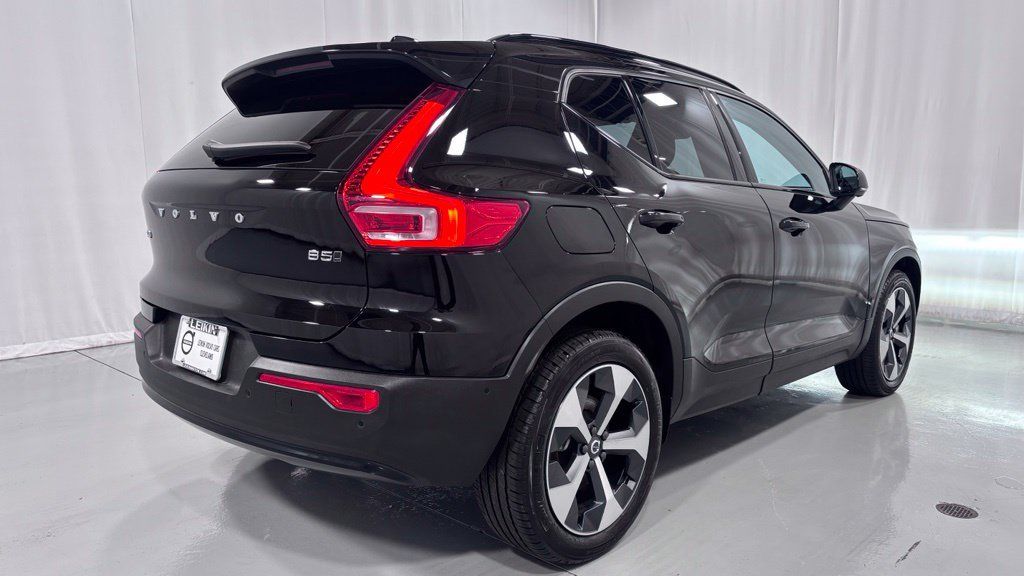 Certified 2026 Volvo XC40 B5 Plus AWD/4WD image 6