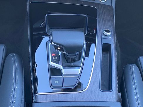 Used 2024 Audi Q5 e Premium Plus w/ Premium Plus Package image 12