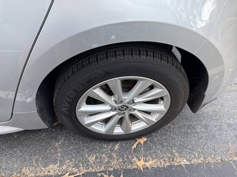 Used 2025 Toyota Corolla SE image 9