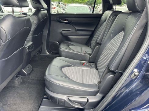 Used 2025 Toyota Highlander XSE AWD/4WD image 18