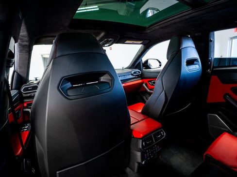 Used 2021 Lamborghini Urus image 65