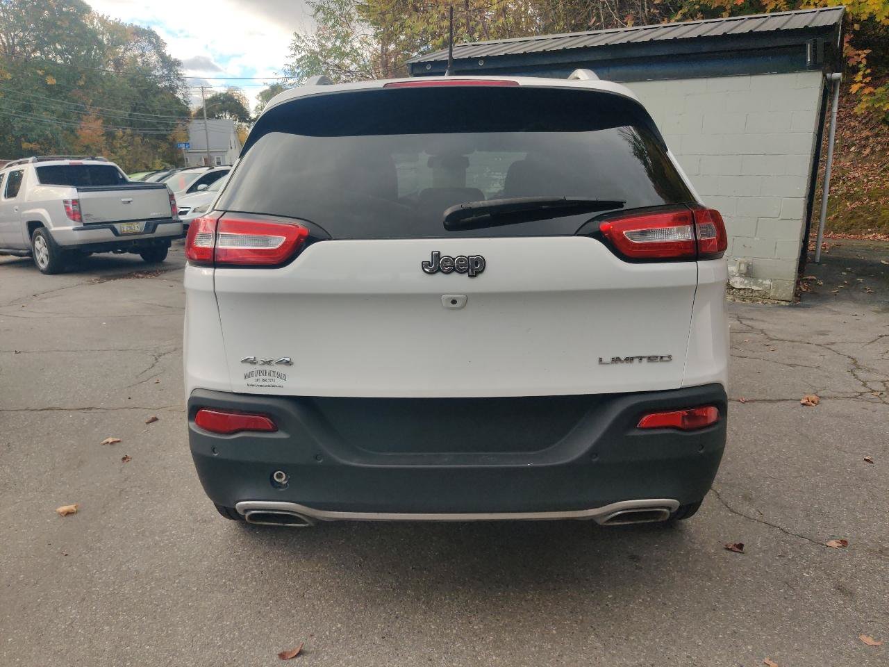 Used 2015 Jeep Cherokee Limited AWD/4WD image 5