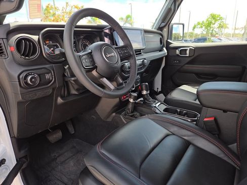 Used 2025 Jeep Wrangler Unlimited Rubicon AWD/4WD image 29