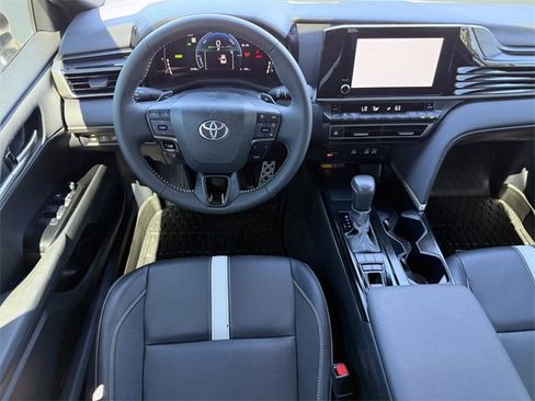 Used 2025 Toyota Camry SE w/ Convenience Package image 20