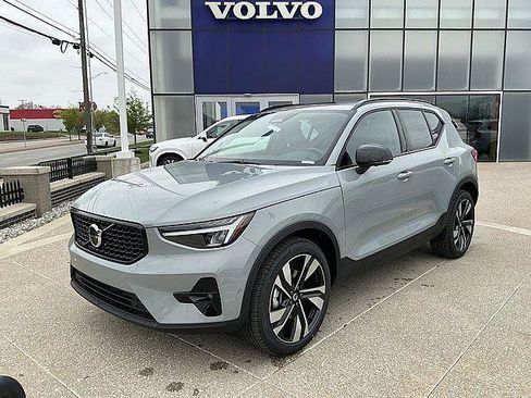New 2026 Volvo XC40 B5 Plus w/ Climate Package AWD/4WD image 3